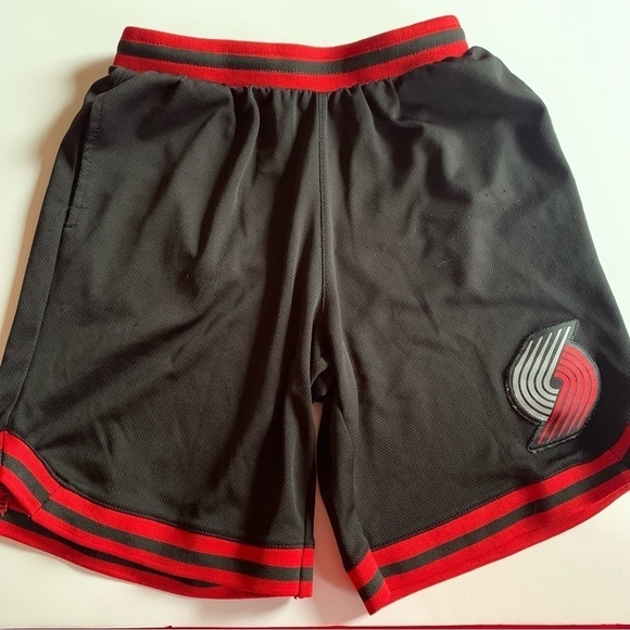 Boy NBA Oregon Trail Blazer Basketball Shorts Size Small - Picture 1 of 4